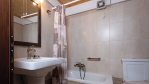 A bathroom with a sink, mirror, shower, and toilet. - To spiti sto castro (Nafpaktos)