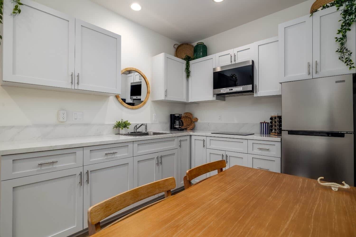 冰箱、微波炉、茶具/咖啡用具、烤面包机