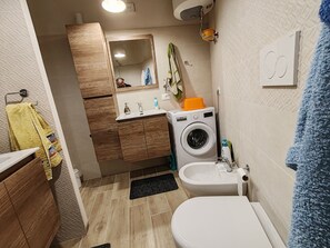 Shower, hair dryer, bidet, towels - Appartamento alla Immacolata di Noto Centro Storico, Noto Capitale del Barocco ! (Noto)