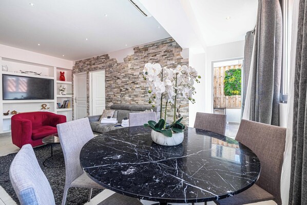 Apartment | Dining - Charming Flat - AC - 2BR - 6P - Cannes (Cannes)