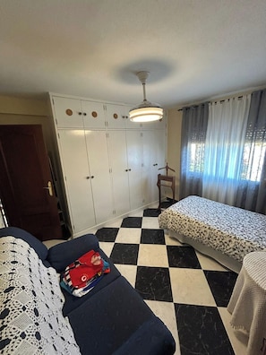 3 bedrooms, WiFi, bed sheets