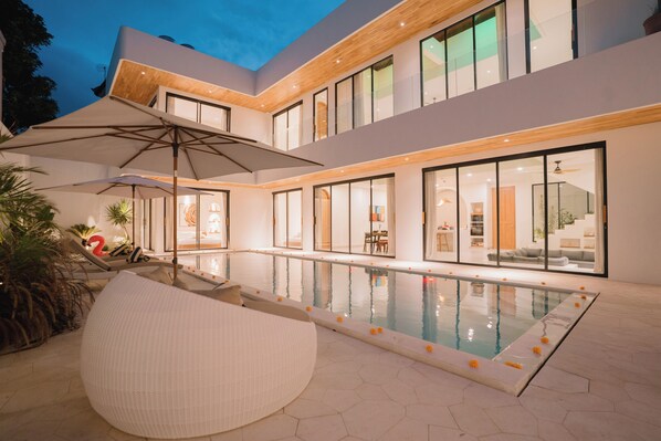 Villa luxueuse, 5 chambres, piscine privée | Coffre-fort, bureau, espace de travail pour ordinateurs portables