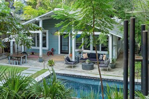 Terrace/patio - Ladybird Villa - Heated Salt Pool - Walk to SoCo (Austin)