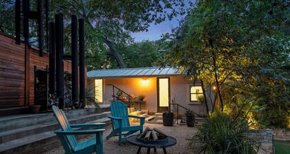 Ladybird Villa - Heated Saltwater Pool - Walk to SoCo