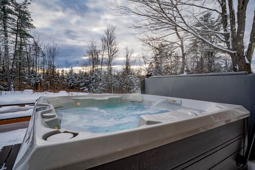 Near Bethel Downtown! W/ HotTub, Sauna & Game Room