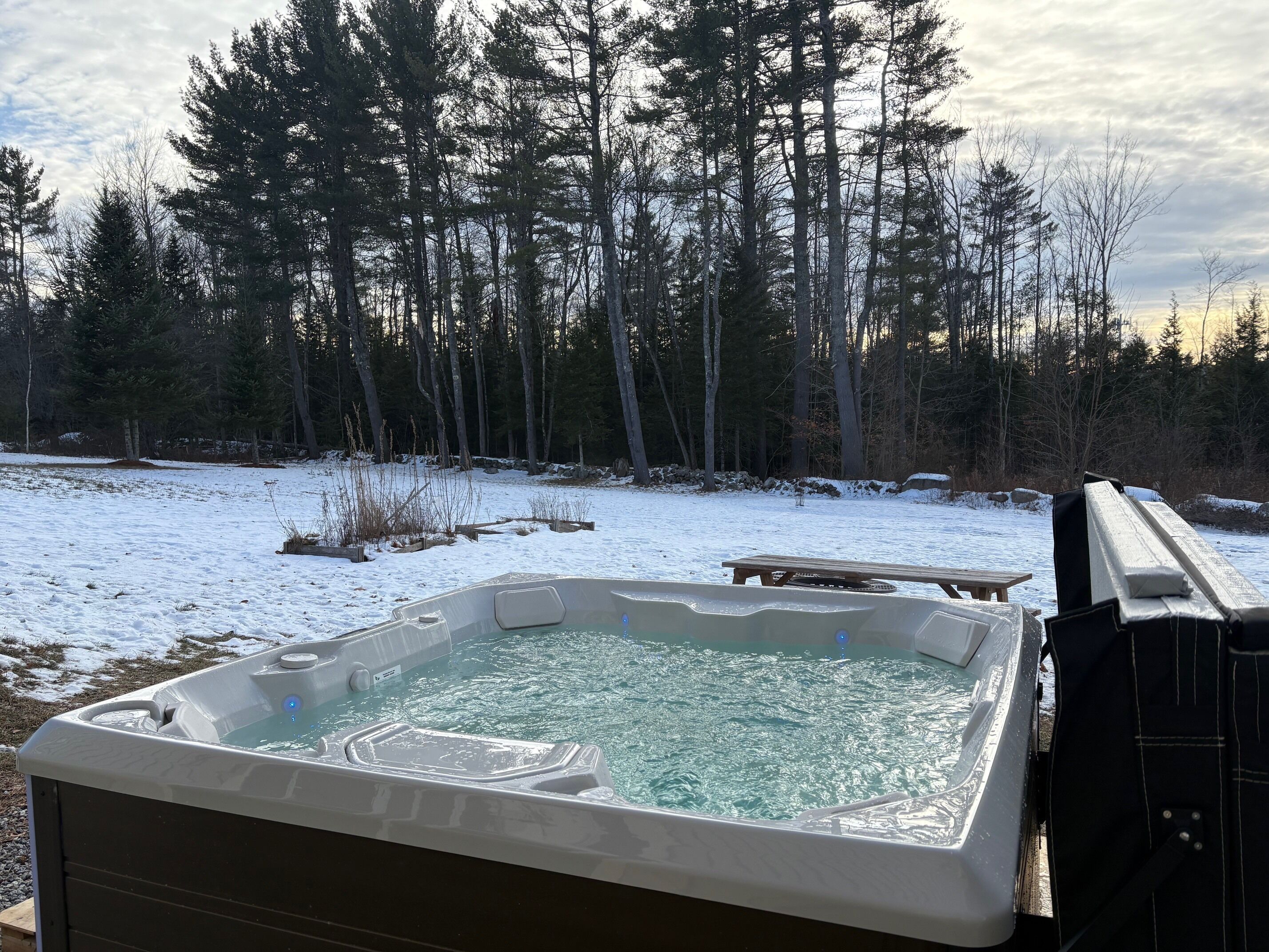 Outdoor spa tub