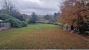 Hus - husdjur tillÄtna - utsikt mot trÀdgÄrden | Utsikt mot trÀdgÄrden