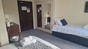 House, Pets Allowed, Garden View | Iron/ironing board, free WiFi, bed sheets