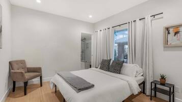 3 bedrooms, desk, iron/ironing board, WiFi