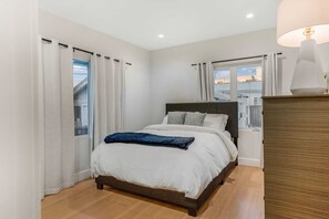 3 dormitorios, escritorio, tabla de planchar con plancha y wifi