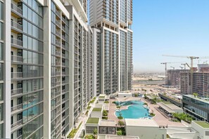Exterior - Modern 1BR in The Crest with pool and gym (Dubai)