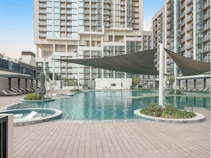Pool - Modern 1BR in The Crest with pool and gym (Dubai)