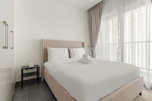 Iron/ironing board, travel cot, WiFi, bed sheets - Modern 1BR in The Crest with pool and gym (Dubai)