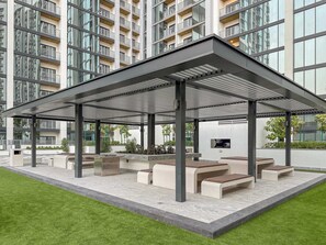 Outdoor dining - Modern 1BR in The Crest with pool and gym (Dubai)