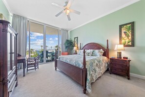 Condo Signature, 4 chambres, balcon, vue sur la baie | Décor unique, ameublement unique, fer et planche à repasser