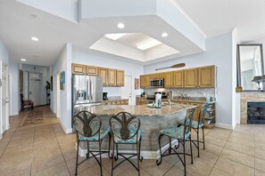 Signature-Apartment, 4 Schlafzimmer, Balkon, Buchtblick | Eigene Küche | Kühlschrank, Mikrowelle, Ofen, Herdplatte