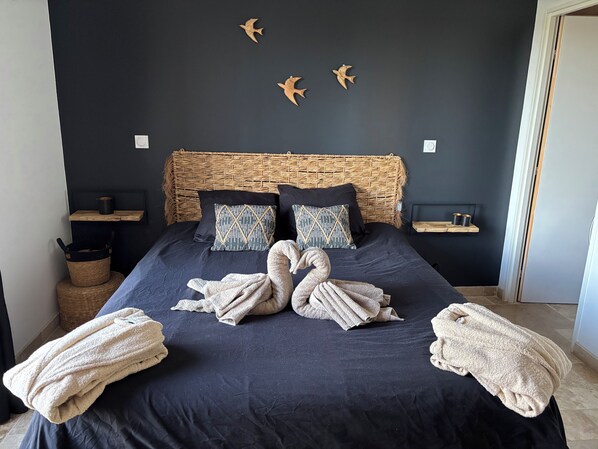 2 bedrooms, iron/ironing board, Internet, bed sheets