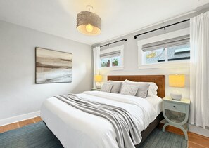 Een bureau, wifi, beddengoed