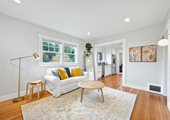 Televisión y oficina 