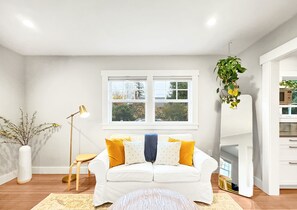 Een televisie en een kantoor