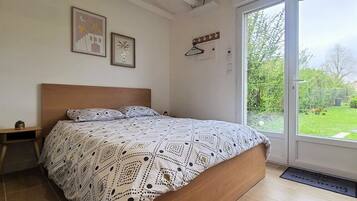 1 chambre, fer et planche Ă repasser, Wi-Fi gratuit, draps fournis