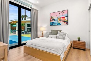 4 bedrooms, iron/ironing board, WiFi, bed sheets - The Spacious Open Palms (Palm Springs)
