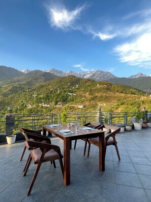 Outdoor banquet area - Heryk Hillview Hotel  (Dharamshala)