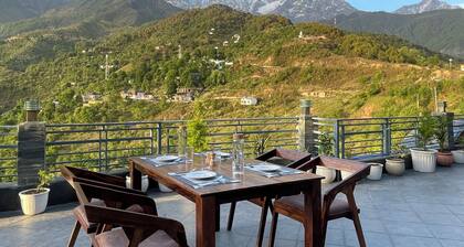 Heryk Hillview Hotel