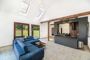 冰箱、微波炉、烤箱、炉灶