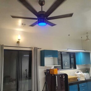 Micro-ondes, four, plaque de cuisson