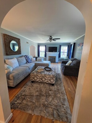 Smart TV, fireplace