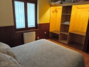 1 غرفة نوم ومكواة/لوح كي وخدمة الإنترنت وملاءات أسرّة