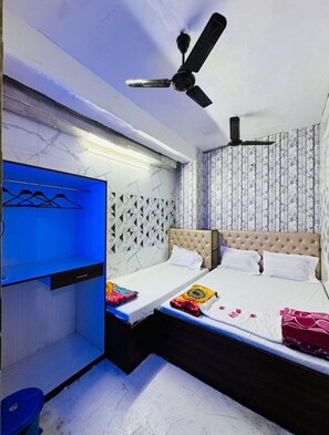 Triple Room | Free WiFi - RR GUEST HOUSE (Kolkata)