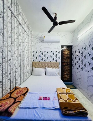 Triple Room | Free WiFi - RR GUEST HOUSE (Kolkata)