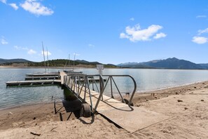 A public dock with a clear view of the lake and mountains in the background. - Steps from Lake Dillon & Amphitheater - Central to 3 World-Class Ski Resorts! (Dillon)