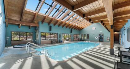 Modern Mountain-View Condo - Pool, Hot Tubs & Near 3 Ski Resorts!