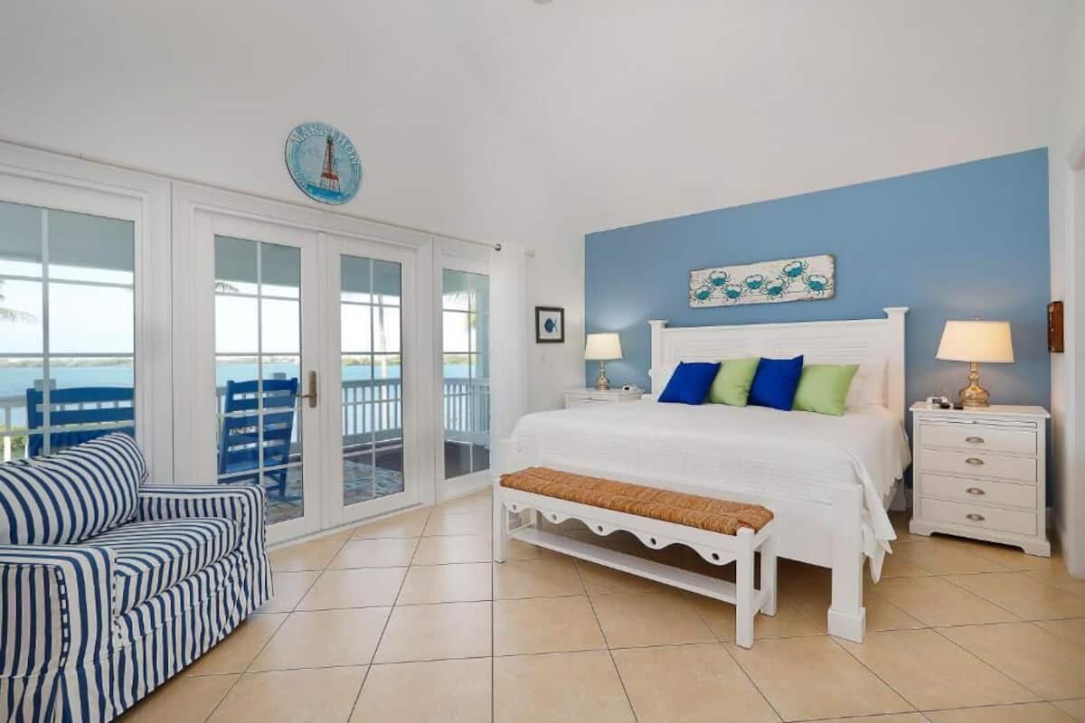 Luksushuvila, 3 makuuhuonetta, parveke | Työpöytä, kannettavalle tietokoneelle sopiva työtila, pimennysverhot