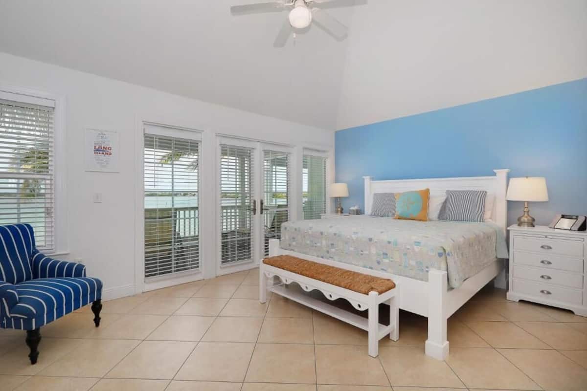 Luksushuvila, 3 makuuhuonetta, parveke | Työpöytä, kannettavalle tietokoneelle sopiva työtila, pimennysverhot