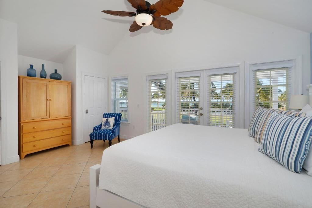 Luksushuvila, 3 makuuhuonetta, parveke | Työpöytä, kannettavalle tietokoneelle sopiva työtila, pimennysverhot