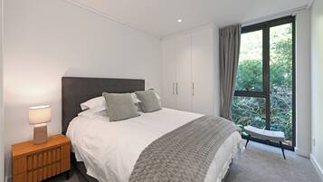 2 slaapkamers, een strijkplank/strijkijzer, wifi, beddengoed