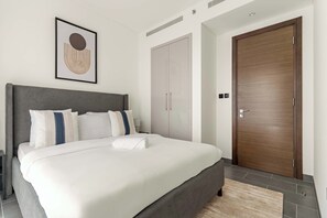 2 عدّة غرف نوم وخدمة الإنترنت