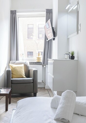 Perfect for solo travelers looking for a simple and budget-friendly base. This cozy room comes with a TV and workspace, and you’ll have access to a shared kitchen and shared bathroom.