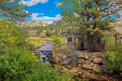Riverside Luxury in the Heart of Estes Park