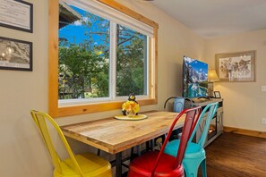 Dining - Riverside Luxury in the Heart of Estes Park (Estes Park)