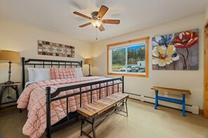 1 chambre, fer et planche à repasser, lit de bébé portatif, Wi-Fi