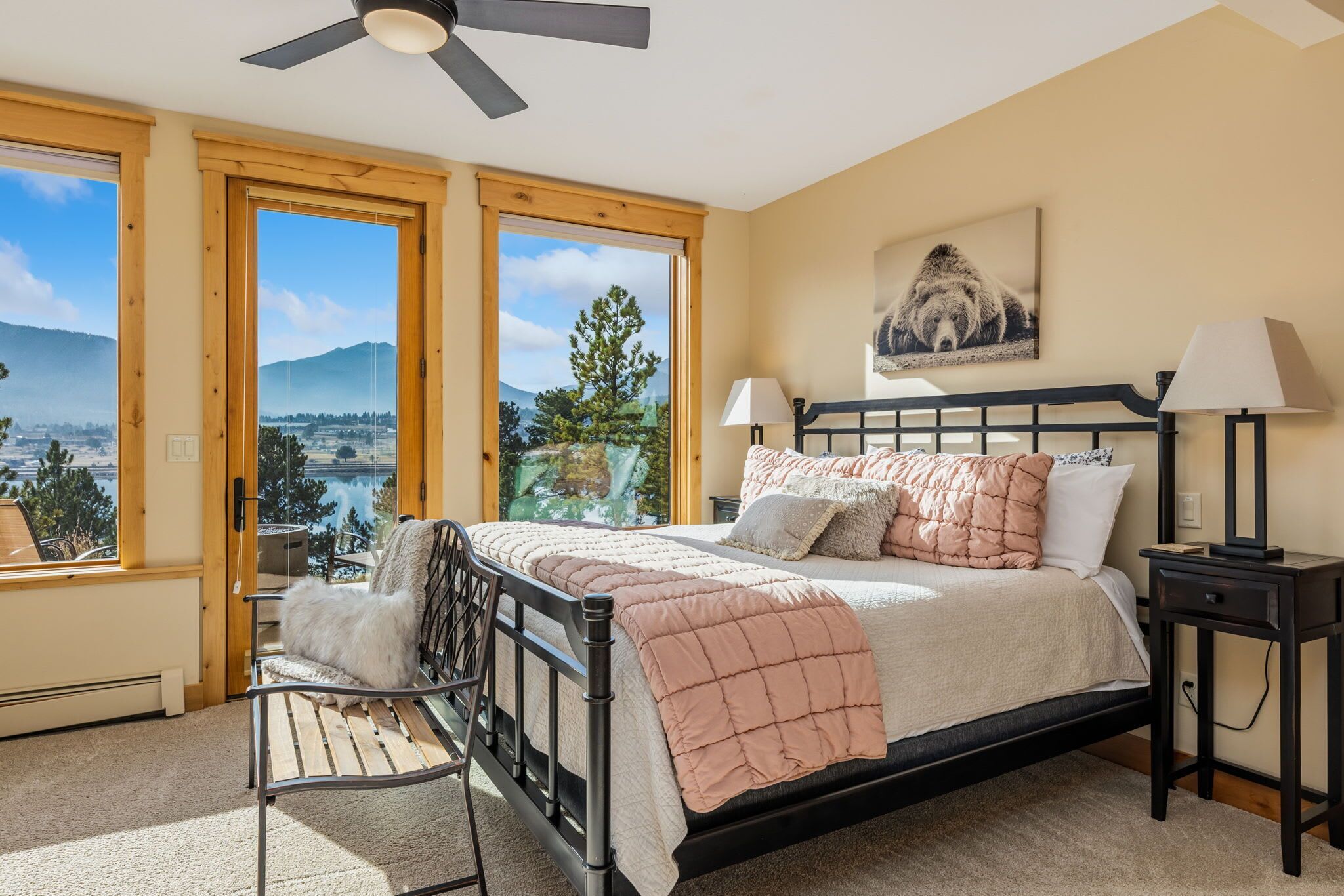 3 habitaciones, tabla de planchar con plancha, cuna de viaje y wifi 