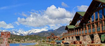 Luxury Lakefront Retreat on Lake Estes