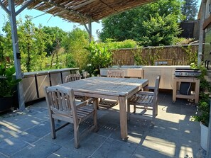 تناول الطعام بالخارج