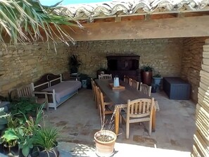 تناول الطعام بالخارج