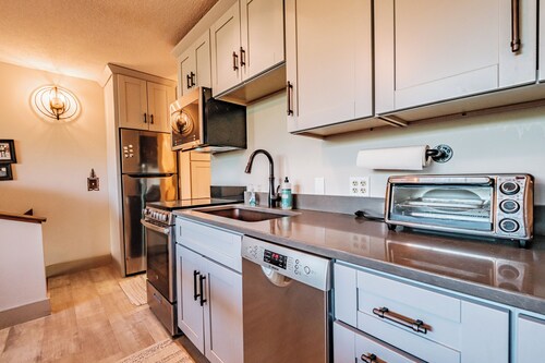 One Bedroom Cascades A-16, beautifully updated, sleeps 6